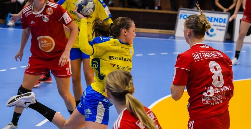 Дания. "Нюкебинг" с перевесом в одиннадцать мячей разгромил "Аякс"