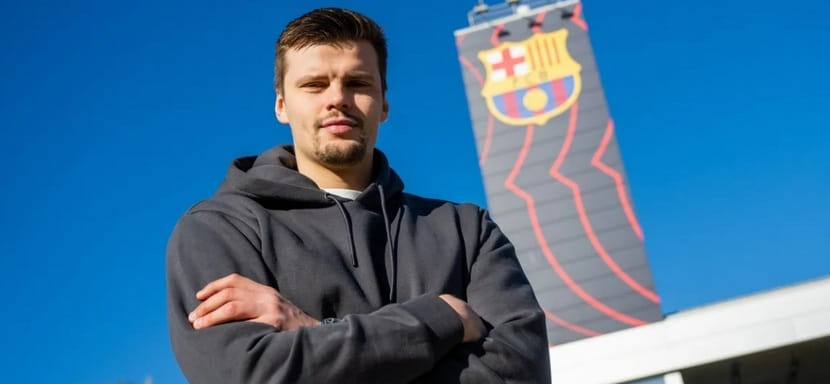 Уроженец Кропоткина и вратарь сборной Испании Сергей Эрнандес официально станет игроком "Барселоны" летом 2026 года