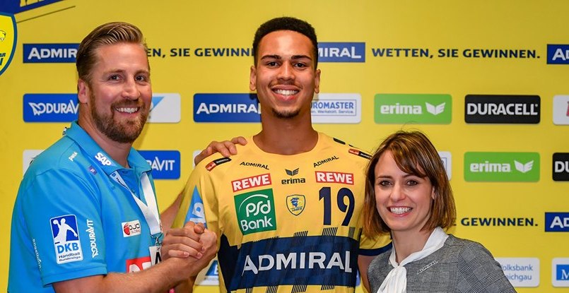 Германия. 18-летний левый полусредний "Райн Левен" Филип Ахуансу подписал профессиональный контракт с клубом