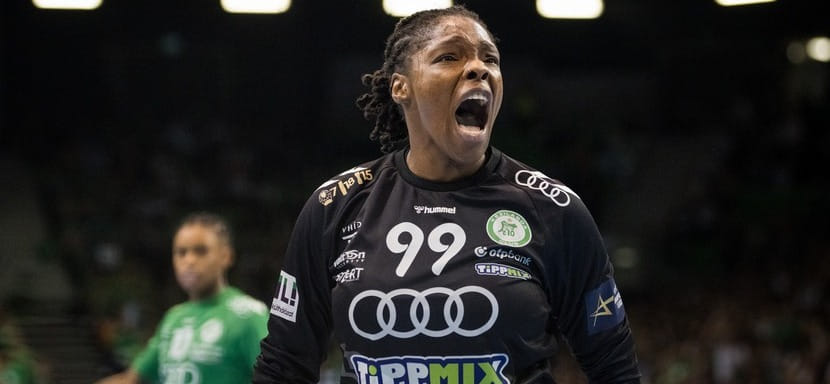 Француженка Атаду Сако отметилась лучшим вратарским спасением в шестом туре Лиги чемпионов (ВИДЕО)