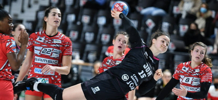 Франция. 21-летняя линейная "Дижона" Анук Клеман продолжит карьеру в "Мериньяке"