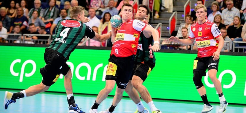 Бундеслига. Лидер "Айзенаха" Мануэль Цендер избежал серьёзной травмы голеностопа в матче с "Ганновером"