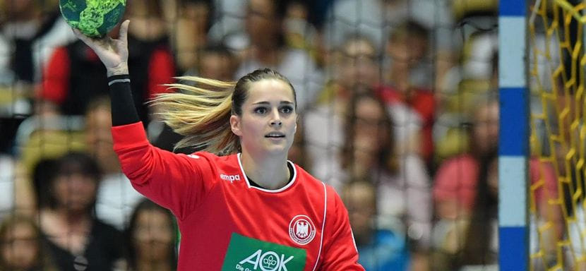 Дания. "Эсбьерг" заключил двухлетний контракт с вратарем сборной Германии и французского "Меца" Диной Эккерле. Он вступит в силу летом