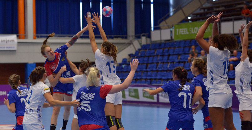 Девушки. ЧЕ-2019. Сборная России уступила француженкам и вышла в основной раунд со второго места в группе "D"