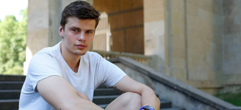 Сергей Эрнандес. Миллионер из трущоб, добравшийся из детского дома в Кропоткине до "Барселоны" и статуса звёздного голкипера