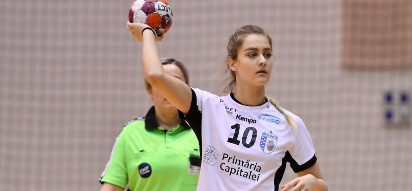 Румыния. 20-летняя левая полусредняя "Бухареста" Стефания Стойка по окончании сезона-2023/24 станет игроком "Рапида"