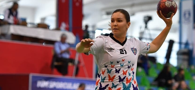 Кубок ЕГФ. 12 мячей Ихневой и Санниковой помогли "Коньяалты" сыграть вничью с "Бенфикой". Голы Хаврониной и Лубяной не уберегли "Маккаби" от поражения