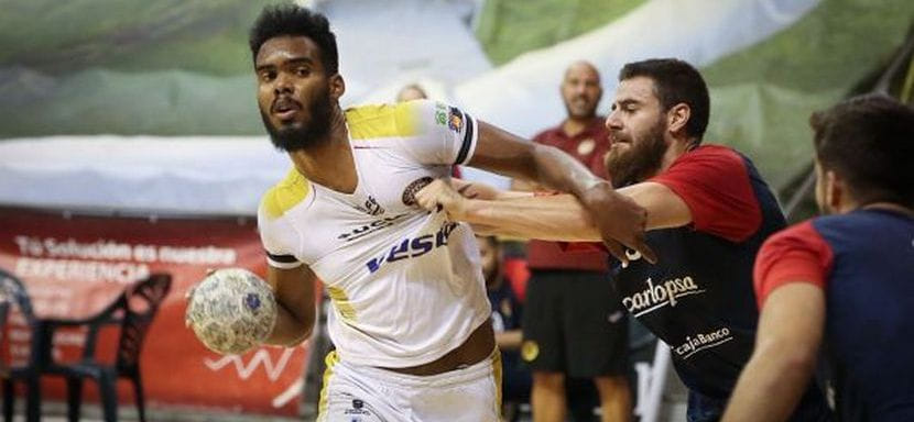 Испания. Кубинский левый полусредний Франк Кордис стал последним новичком "Уэски" в это межсезонье