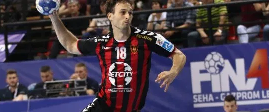 Лига чемпионов. "Когда будет действительно трудно, настанет ваше время! Выше головы!" — Игор Карачич патетично поддержал "Вардар"