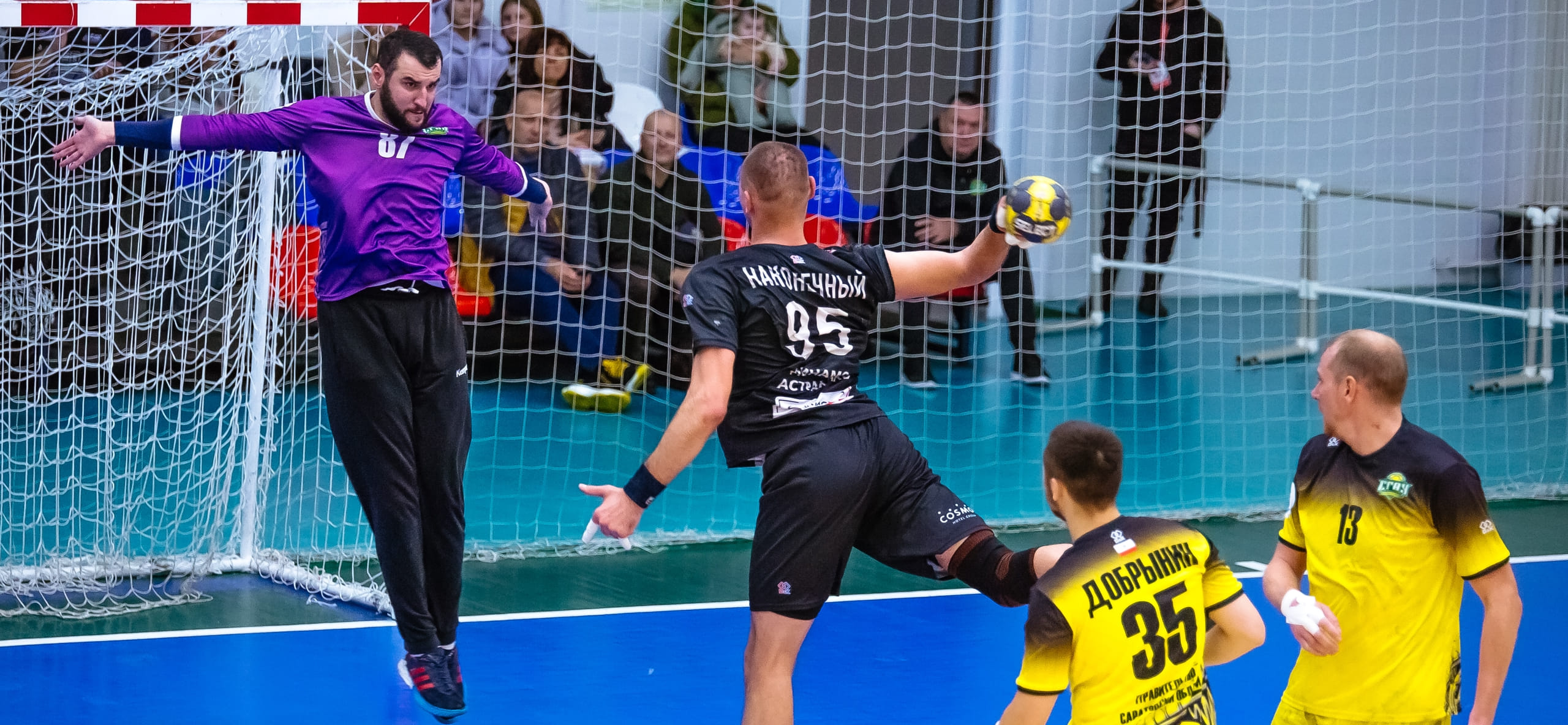 "Пермские медведи" сыграют сегодня с "Каустиком" без Аркатова, Саратов выяснит отношения с Астраханью, СКИФ принимает "академиков"