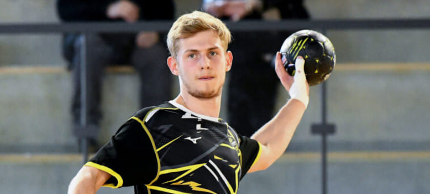 Сын серебряного призёра ЧЕ-2000 Эдуарда Москаленко Даниил новый сезон начнёт в Суперлиге. Сейчас он выступает за "Шамбери"