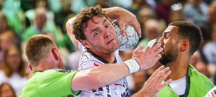 "Фленсбург" в гостях не смог обыграть "Вецлар" в первом туре нового сезона бундеслиги, "Айзенах" обыграл "Лейпциг"