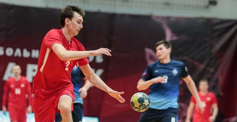 Беларусь. Российский правый крайний Тимур Муратов не будет выступать за "Машеку"