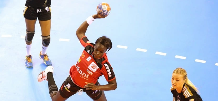 Франция. Левая полусредняя Клодин Менди перешла в "Бур де Пеж" из венгерской "Альбы"