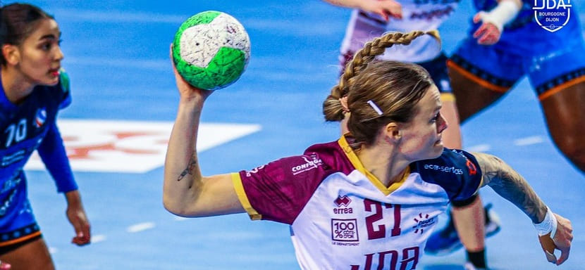 Разыгрывающая Надя Мильке-Оффендал возвращается в чемпионат Дании. Она будет играть за ХЁЙ