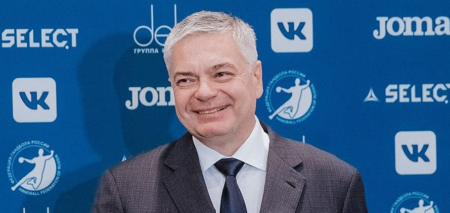 ЧЕ-2020. Сергей Шишкарев игрокам сборной: "Скажите, кто сильнее вас? Команды из какой страны лидируют в обеих группах Лиги чемпионов?"