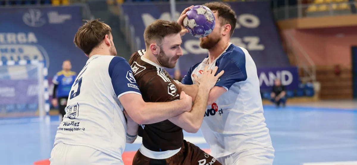 "Кельце" Королька разгромил "Калиш" в первом матче 1/4 финала чемпионата Польши, девять голов Косоротова принесли "Висле" победу над "Сталью"