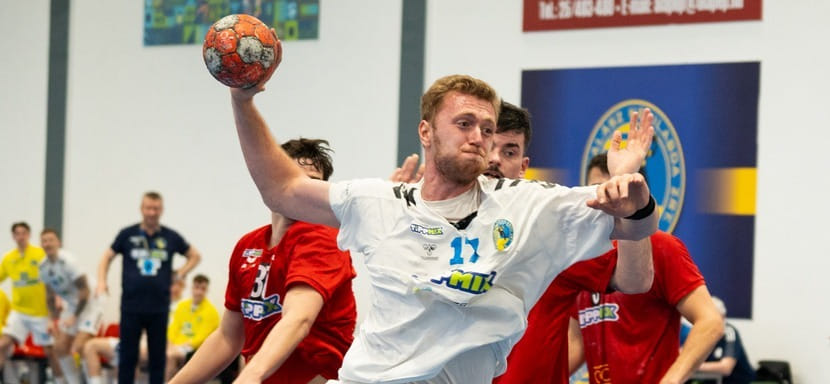 27-летний линейный Максим Михалин расстался с венгерским "Будакалашем". Россиянин продолжит карьеру в московском ЦСКА