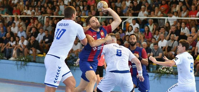 Три гола россиянина Тимура Дибирова не помогли "Загребу" в матче с "Барселоной" на товарищеском турнире в Добое