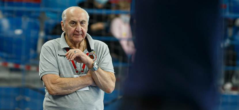 Владимир Максимов: "Во время матча Петкович взял свисток и предложил мне. Никогда не видел такого свободного обращения с судейской атрибутикой"