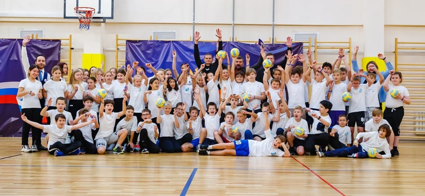 "Детишки остались довольны". Гандболисты ЦСКА Павел Атьман и Никита Автономов провели мастер-класс для учеников столичной школы (ФОТО)