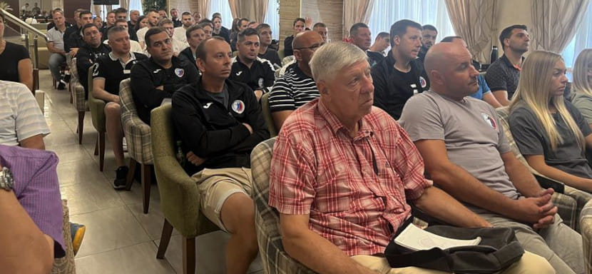 "Повторим все животрепещущие темы, обсудим изменения в правилах". В Москве стартовал судейский семинар