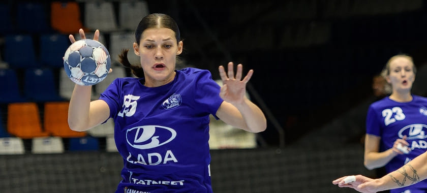 Алиса Дворцевая из "Лады" осталась лучшим бомбардиром Суперлиги после пятого тура. Екатерина Долматова отстаёт на один гол