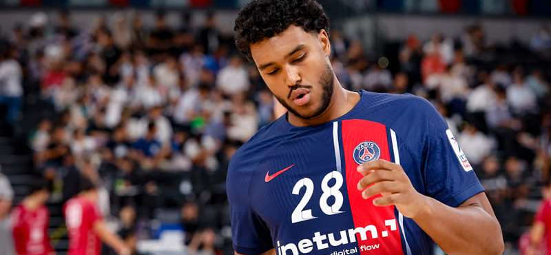 Франция. Левый полусредний "ПСЖ" Йоанн Жибелен получил во время сборов в Японии перелом большеберцовой кости и выбыл до конца года