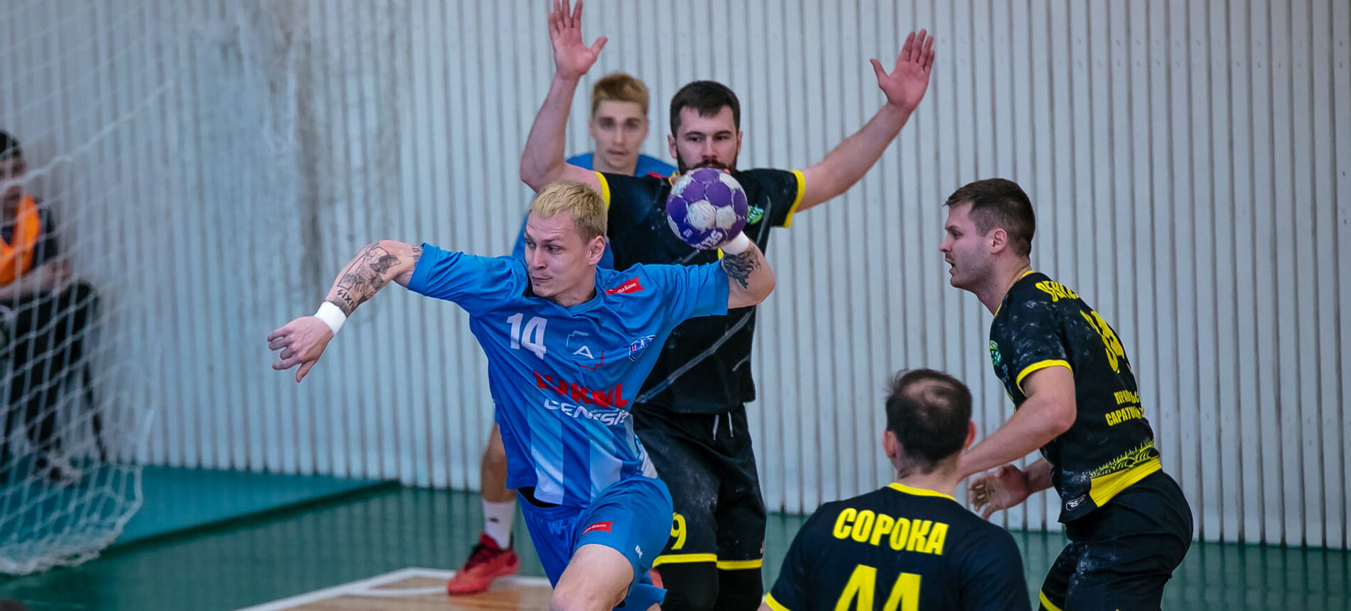 "Динамо" спаслось в Саратове, Гуськов подтолкнул "Каустик" к краю пропасти. Что творится в борьбе за выживание