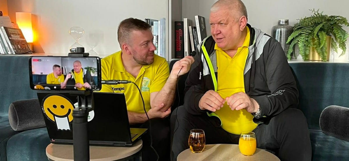 Николай Буянов: "Создавая архив, несколько раз летал в Москву, переснял тысячи бумажных страниц, которые переношу в компьютер"