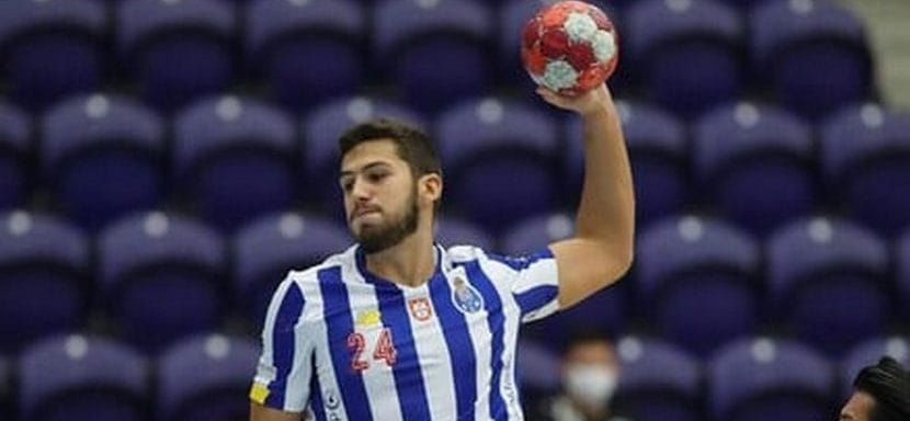 Франция. Правый полусредний "Порту" Дьогу Силва продолжит карьеру в "Эксе"