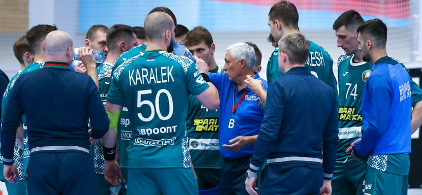 ЧЕ-2022. Линейный "Кельце" Артем Королек включен в окончательный состав сборной Беларуси. В Братиславу отправились 20 гандболистов