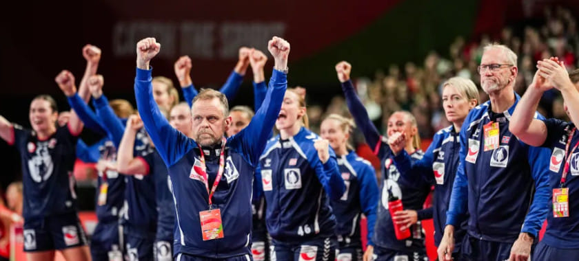 Сборная Норвегии с крупным счётом обыграла команду Дании в финале чемпионата Европы и выиграла золотые медали в 10-й раз