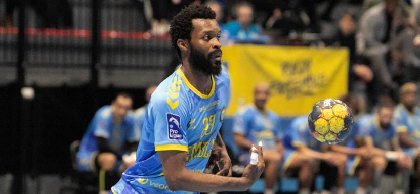 Трансферный слух. Португальская "Бенфика" пополнится 34-летним левым крайним из Франции Арно Бинго