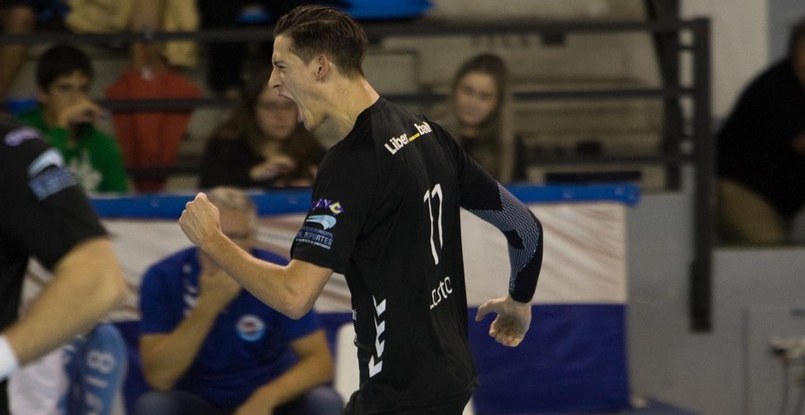 Испания. Левый крайний Карлос Ластра продлил контракт с "Синфином"