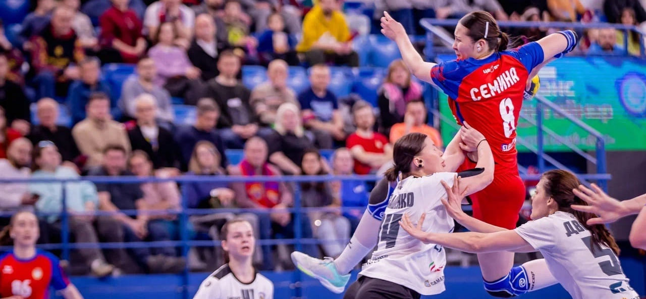 ЦСКА забросил 44 мяча "Ладе", победив её с разницей в 13 голов, и вышел в чемпионате на 2-е место