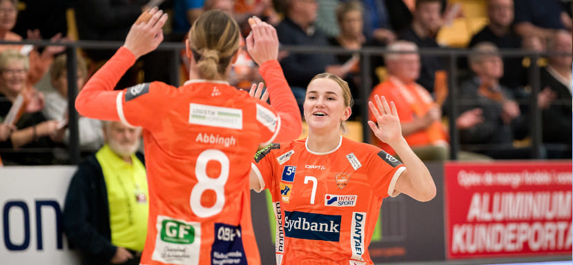 Дания. Лидер турнира "Оденсе" обыграл "Хорсенс", в споре аутсайдеров "Хольстебро" одолел "Рингкебинг", одержав первую победу в сезоне