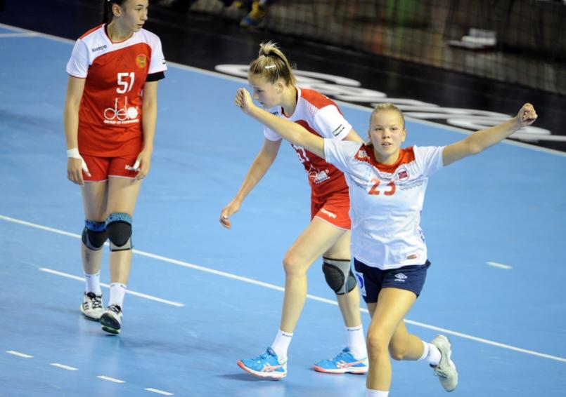 Молодежный ЧМ-2018. Забор печальных объявлений