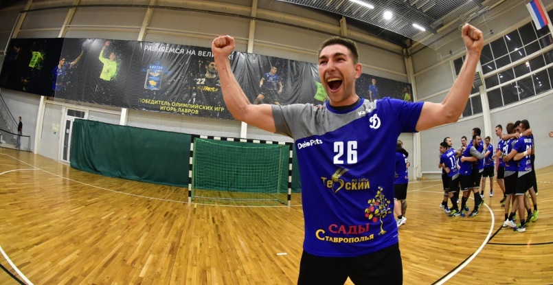 Антон Отрезов: "Греки смотрят на нас свысока. Но это лишь заводит"