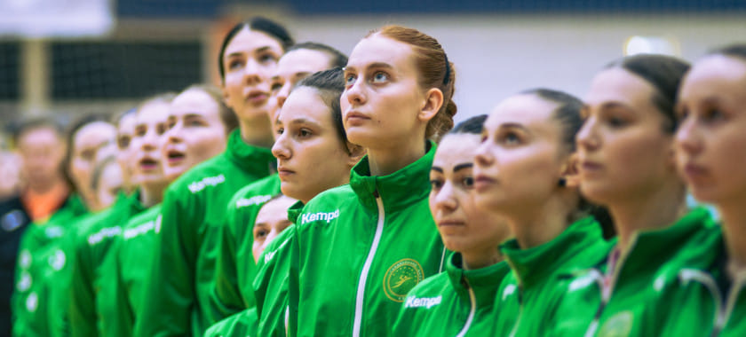 Майкопский АГУ-"Адыиф" в гостях разгромил "Сокол" в 1/16 финала Кубка России. У Валерии Вайкум и Елены Смирновой по 6 голов