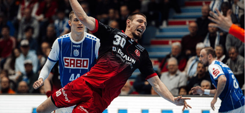 Венгрия. 32-летний российский линейный Глеб Калараш продолжит карьеру в венгерском "Пике". Контракт заключён по схеме "1+1"