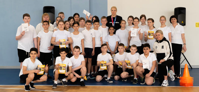 "В моем детстве такого, к сожалению, не было". Гандболистки "Ростов-Дона" Анна Сень и Кристина Кожокарь провели мастер-класс в школе (ВИДЕО)