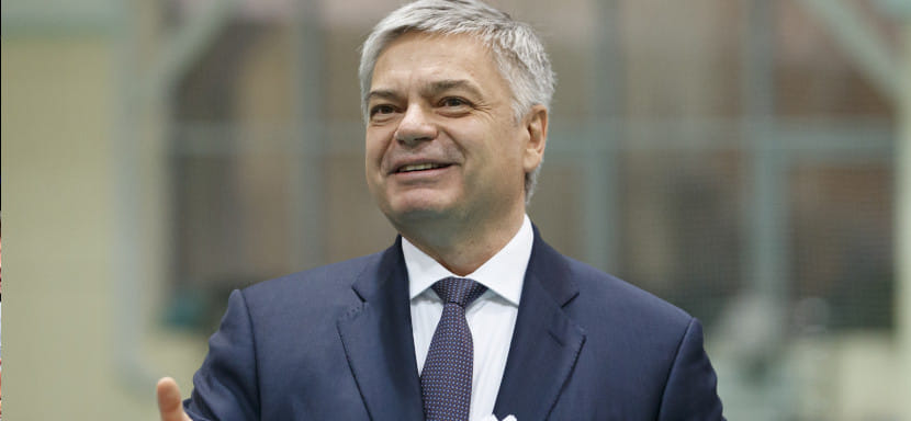 "Желаю сохранять высокий уровень, процветать, выигрывать новые кубки и медали". Сергей Шишкарёв поздравил краснодарскую ДЮСШ с юбилеем