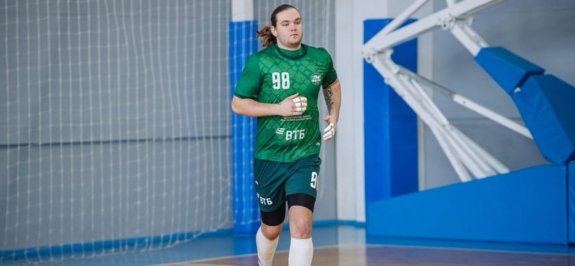 Линейный Олег Васильев расстался с "Акбузатом", Кирилл Круглов ушёл в армию