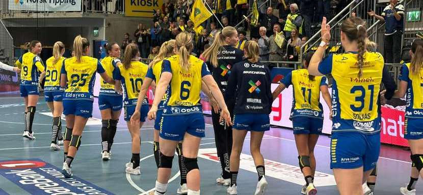 В стартовом матче игрового дня в женской Лиге чемпионов норвежский "Сторхамар" был сильнее "Глории Бистрицы" Валерии Кирдяшевой