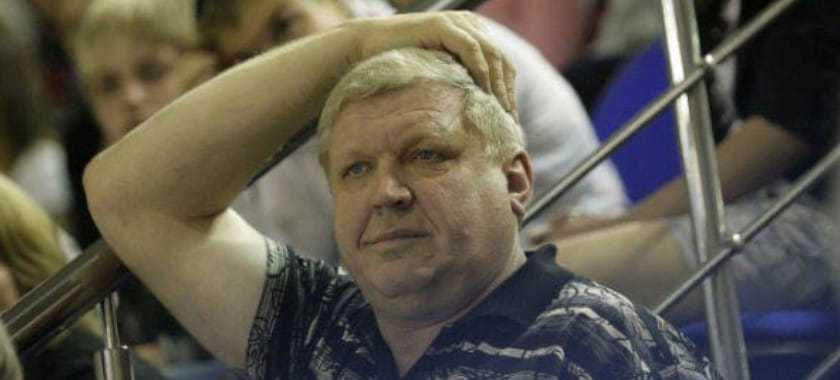 Евгений Трефилов: "Букетом цветов попал в урну, а кубку свернул голову! После другой игры со злости кинул в раздевалке под скамейку бутылку с колой..."