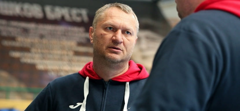 Беларусь. Эдуард Кокшаров: "На сборе кто-то вспоминает, кто-то учит наши комбинации. У нас всё идёт по плану" (ВИДЕО)