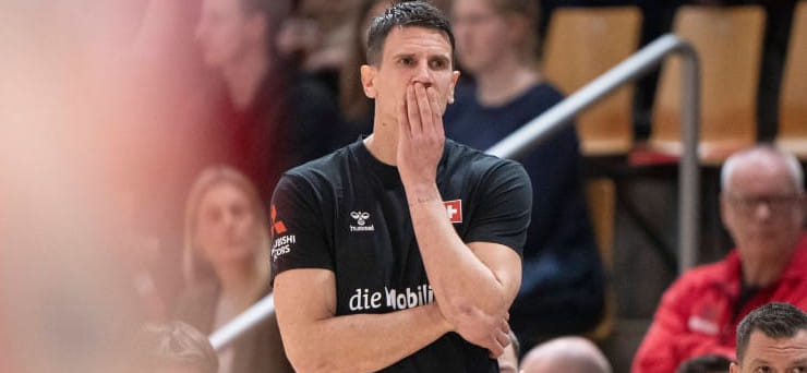 Анди Шмид о первом матче в роли главного тренера: "Я  должен был получить 10 жёлтых карточек"