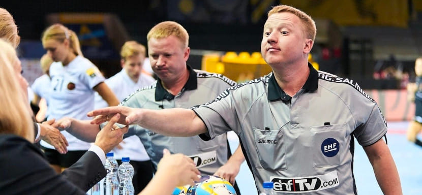 Судьи Ковальчуки: "У мужиков чётче видно: если нарушение — это нарушение! А девушки хитрее"