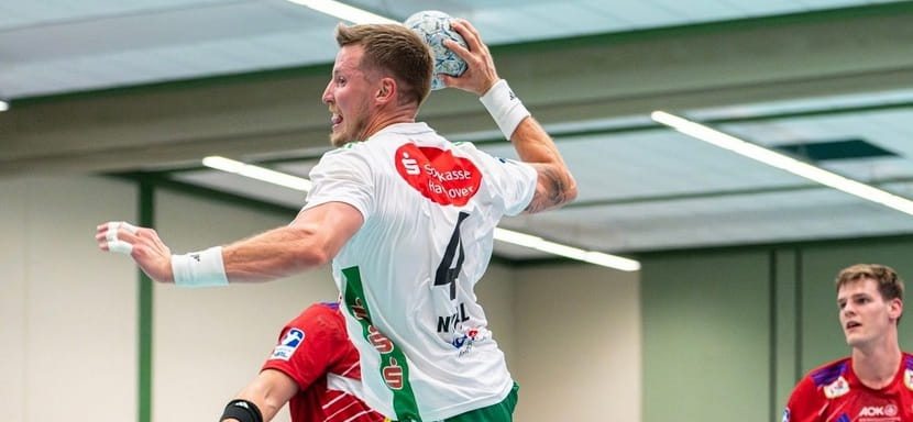 Шведский линейный Адам Нюфьелль со следующего сезона будет защищать цвета "Лемго"